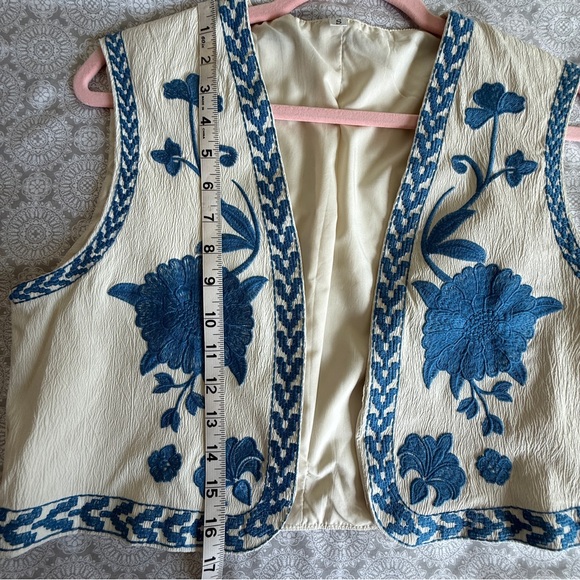Boho Cream & Blue Floral Embroidered Vest Size S - Picture 9 of 9